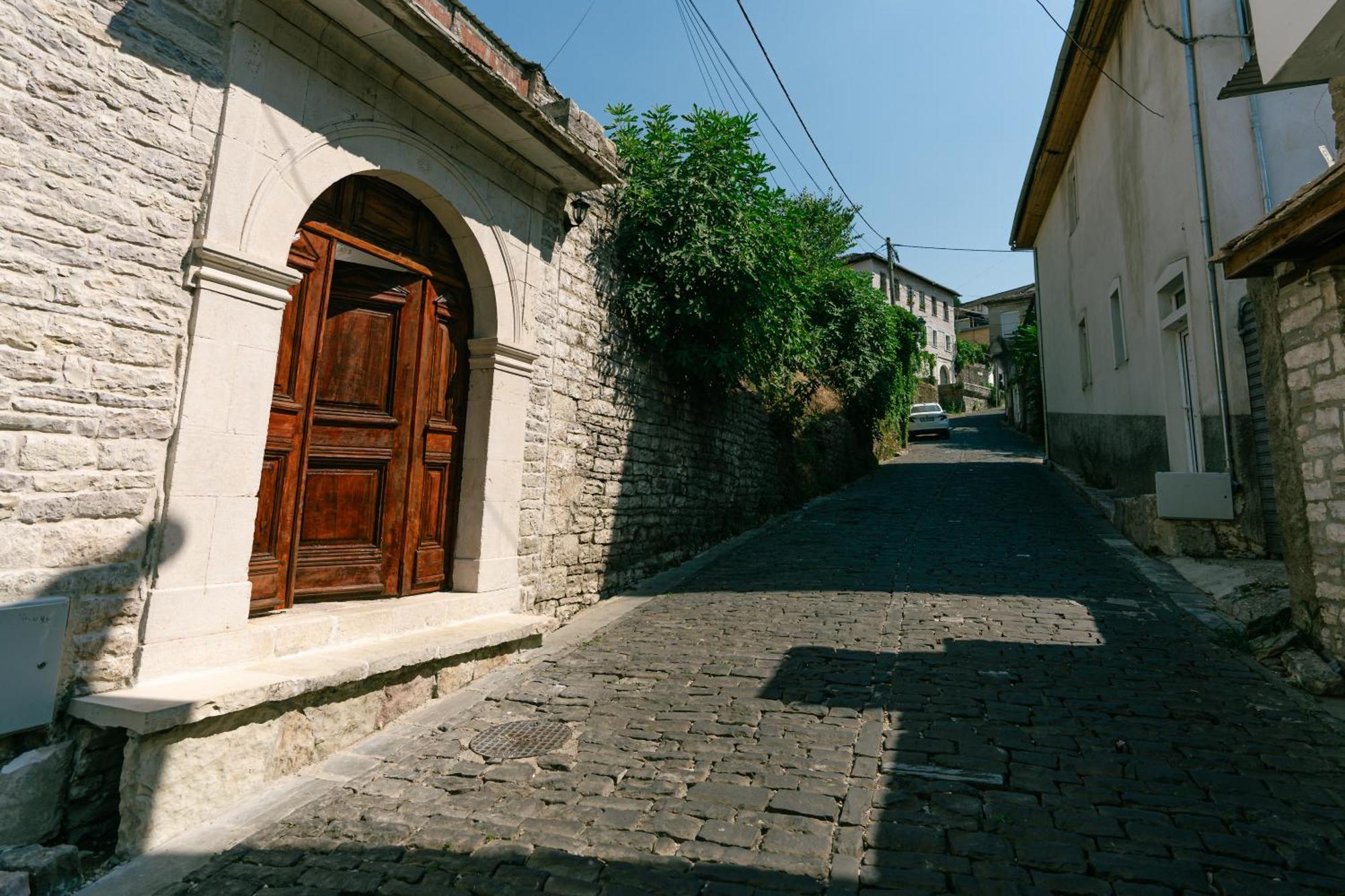 Hotel Petrichor Gjirokastër Exterior foto