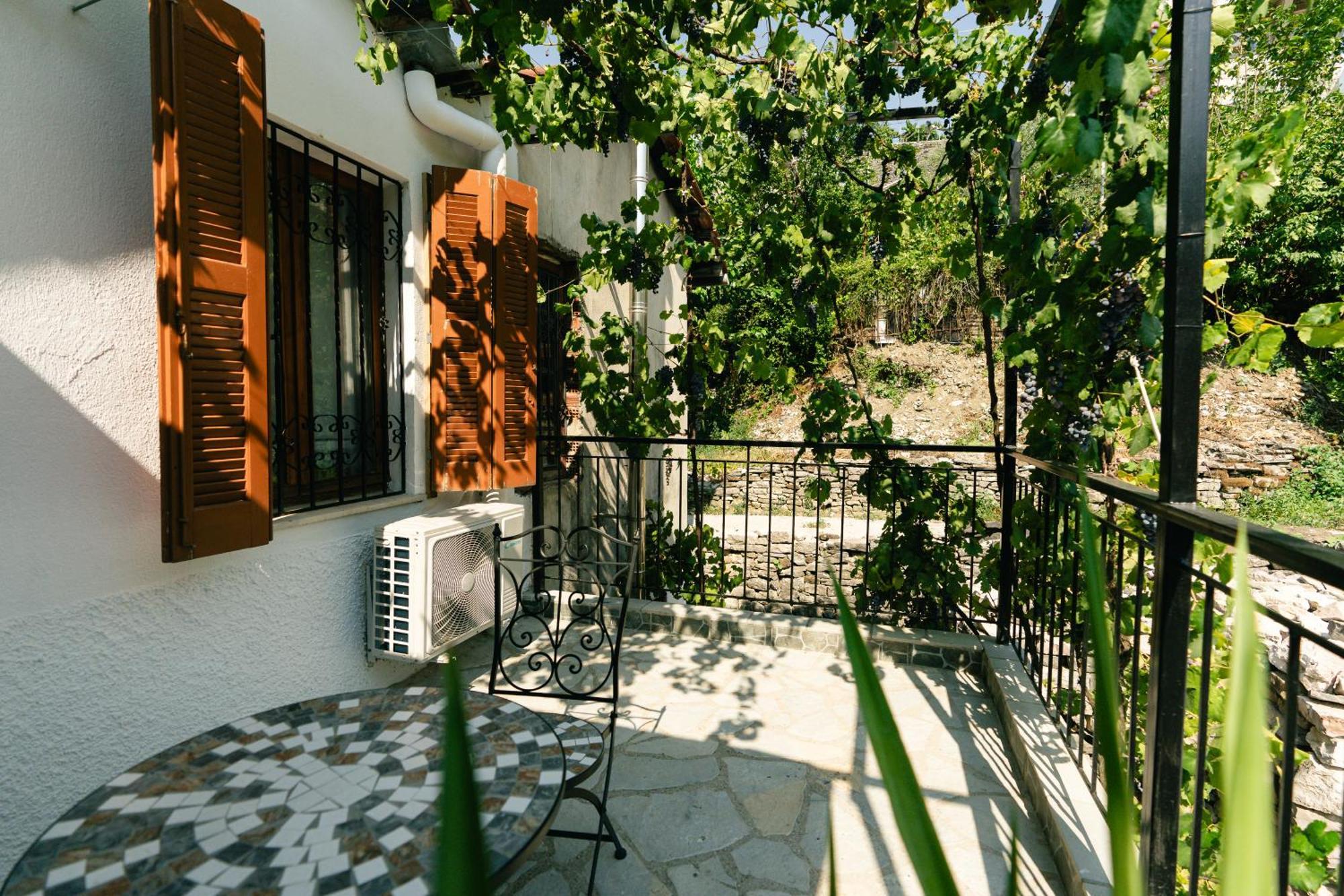 Hotel Petrichor Gjirokastër Exterior foto