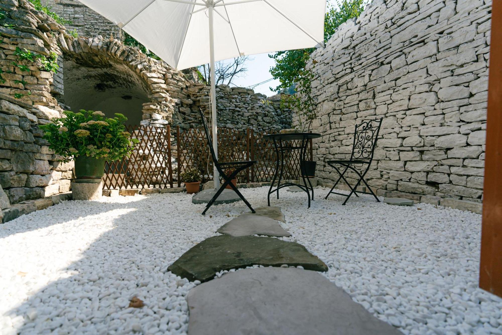 Hotel Petrichor Gjirokastër Zimmer foto